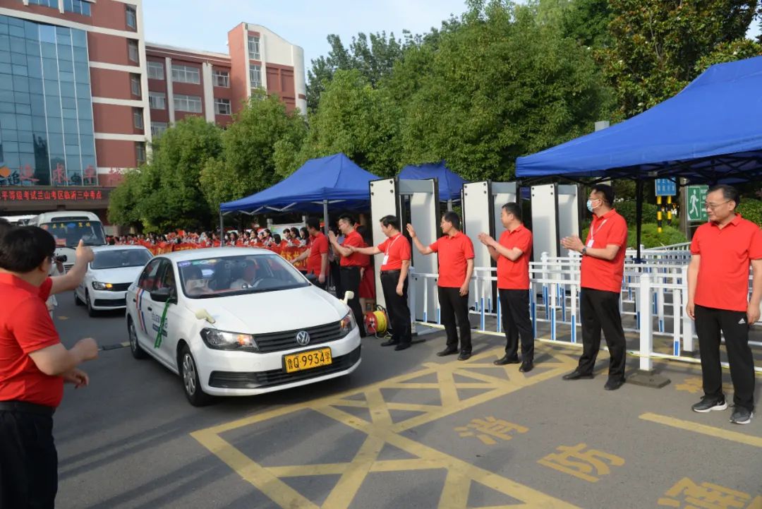 十年寒窗读书苦 只为今朝梦想成——临沂三中为高三学子高考送行